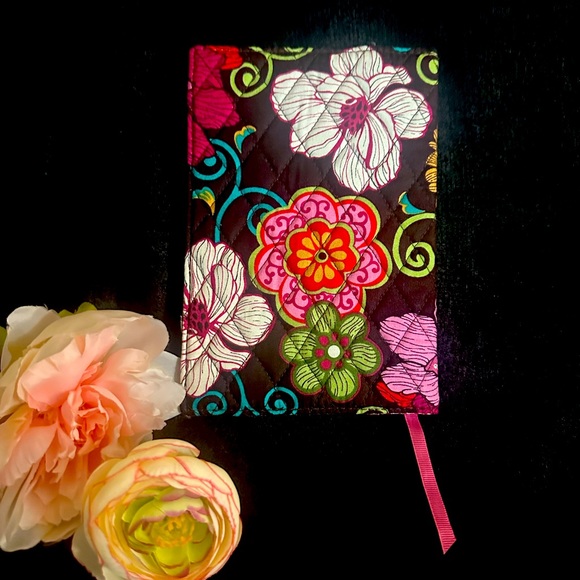Vera Bradley Quilted Floral Book Cover “Retired Print” - Picture 4 of 6